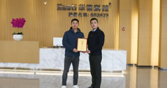 點贊！雙流區委副書記李建率隊到華體科技 “送獎牌 送政策 送服務”
